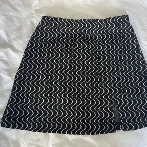 Pull&Bear Black and White Wave Pattern Mini Skirt